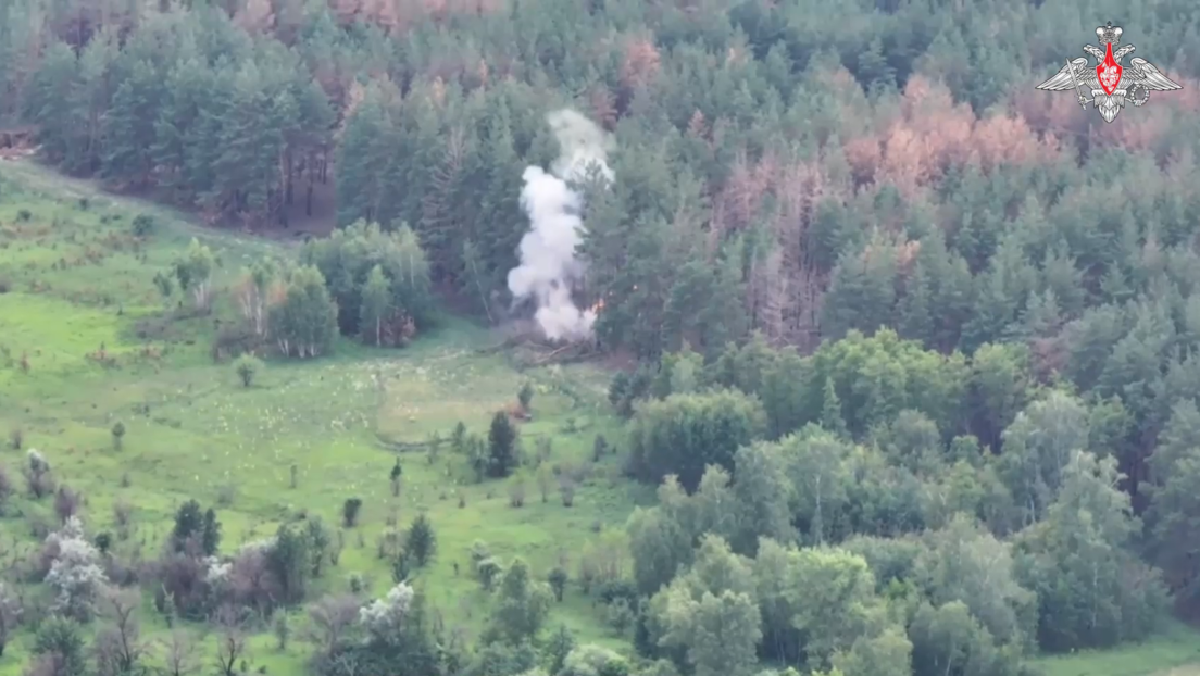 VIDEO: Un dron kamikaze ruso hace arder un obús de Ucrania