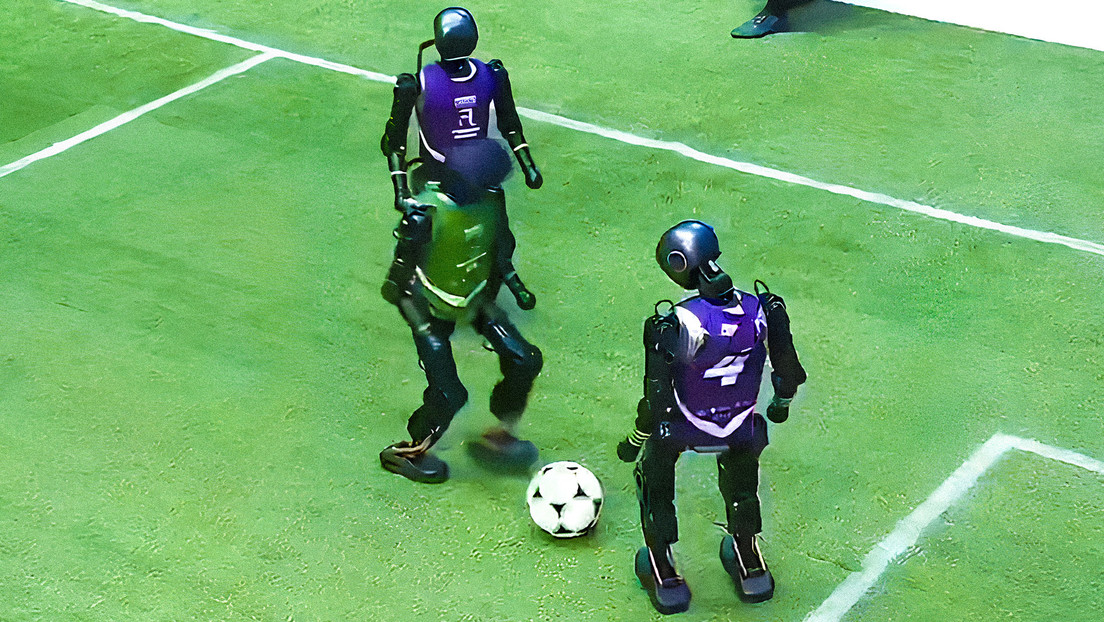 China celebra su primer torneo de fútbol entre robots humanoides guiados por IA