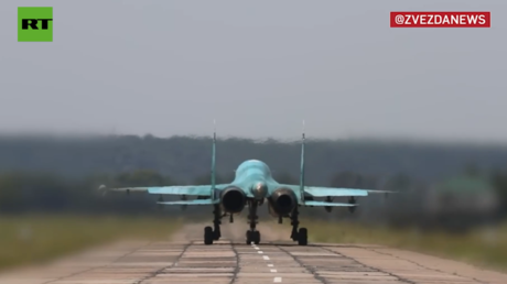 VIDEO: Bombas guiadas rusas destruyen un cuartel temporal de Kiev en Donbass