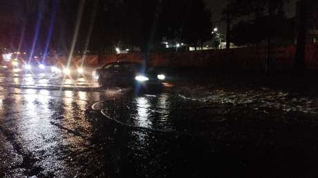 VIDEOS: Fuertes lluvias inundan la Ciudad de México