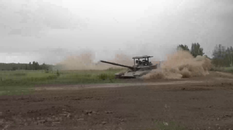 El Ejército ruso recibe un lote de tanques T-80BVM modernizados (VIDEO)