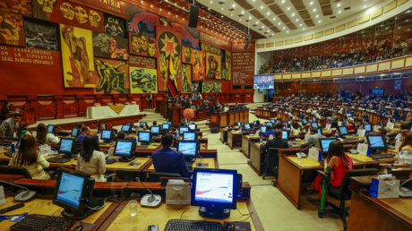 Asamblea de Ecuador aprueba reforma para permitir la instalación de bases militares extranjeras