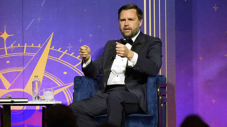 Vance: "Estábamos gobernados por completos imbéciles"