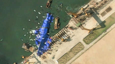 Pionyang logra poner en posición vertical a su nuevo destructor tras su fallida botadura