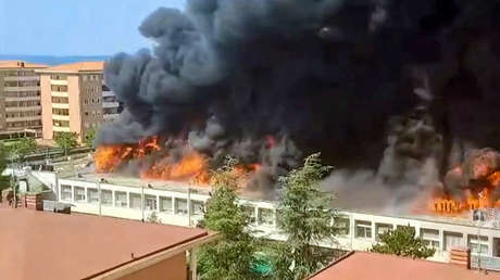 VIDEO: Las llamas devoran una universidad de Italia