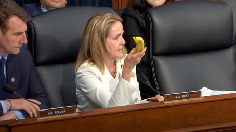 "¡No podemos 'construir' bananas en EE.UU.!": Congresista critica la política arancelaria de Trump