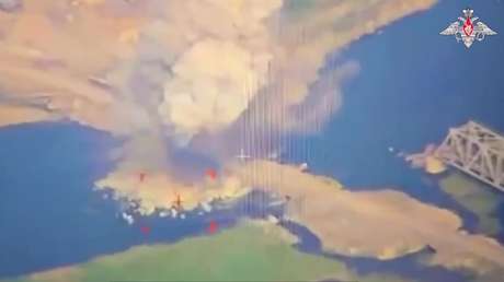 VIDEO: Fuerzas Aeroespaciales rusas aplastan un cruce ucraniano con una potente munición