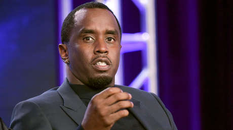 Exnovia de P. Diddy rompe a llorar ante el juez al describir los maratones sexuales a los que la sometía