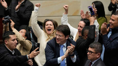 Hijo de periodista asesinada, nieto de presidente: ¿Quién es el aspirante presidencial herido a tiros en Bogotá?