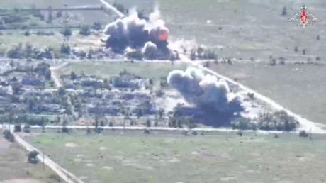 Sinergia de fuerzas: Dron ruso ajusta la puntería para la aviación en un ataque con bombas guiadas (VIDEO)