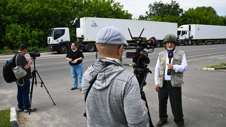 Periodistas extranjeros llegan al lugar del canje de cuerpos con Ucrania