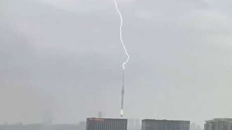 VIDEO: Un rayo cae sobre la torre de televisión de Moscú