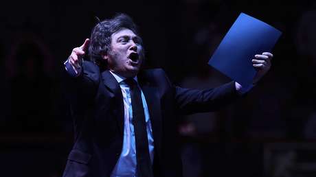 "Bandido local": Milei carga contra Pedro Sánchez en un acto en España