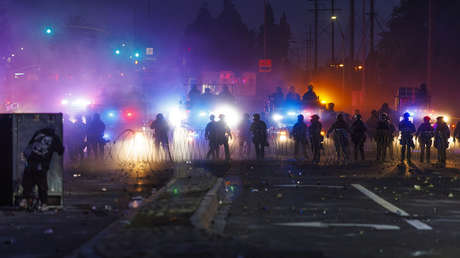 Decretan toque de queda en Los Ángeles