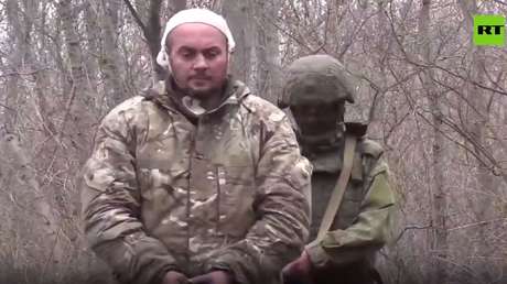 Tanquista ruso derrota en un combate cuerpo a cuerpo a un ucraniano armado y lo toma prisionero