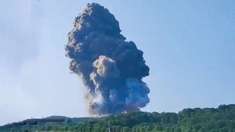 Explosión en una fábrica de fuegos artificiales en China: dos desaparecidos y nueve heridos (VIDEOS)