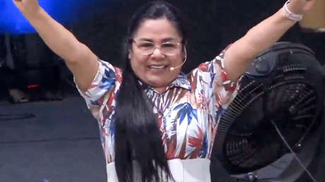 Un sismo sorprende a una pastora evangélica y su reacción deja a los fieles pegados a las sillas