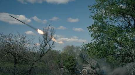 VIDEO: Un lanzacohetes múltiple Tornado-G destruye un fortín ucraniano al norte de Donetsk