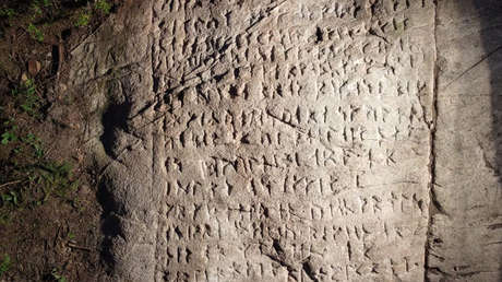 Descifran grabados bíblicos en remoto bosque de Canadá y hallan una conexión 'vikinga'