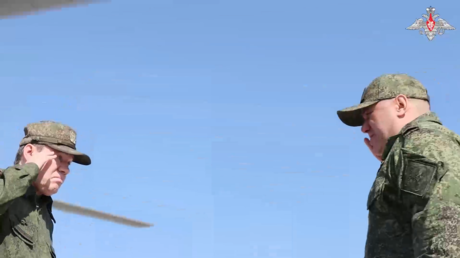 Jefe del Estado Mayor ruso se reúne con mandos y militares en la zona de operación especial (VIDEO)