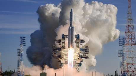 Rusia lanza un cohete pesado con naves espaciales del Ministerio de Defensa (VIDEO)