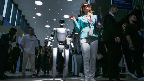 Conozca a los robots de los pasillos del Foro Económico de San Petersburgo (VIDEOS)