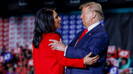 CNN: Trump no está contento con su jefa de Inteligencia