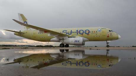 VIDEO, FOTOS: El avión ruso SJ-100 sobrevuela Rusia con motores de fabricación nacional