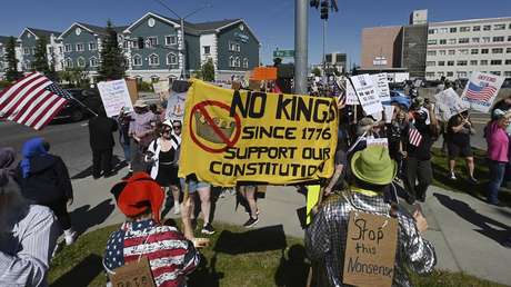 Asesor de Putin: Convocatoria a protestas anti-Trump en EE.UU. sigue patrón de revoluciones de colores