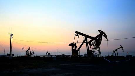 Politico: La UE se echa para atrás en su plan de limitar el precio máximo del petróleo ruso