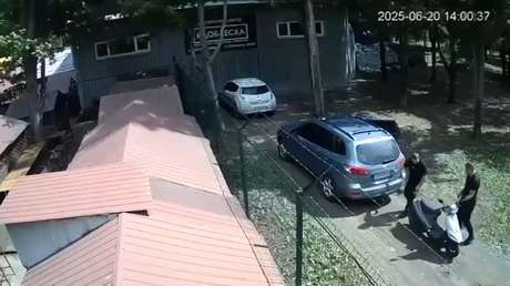 VIDEO: Dos militares ucranianos compran en línea un escúter y este explota