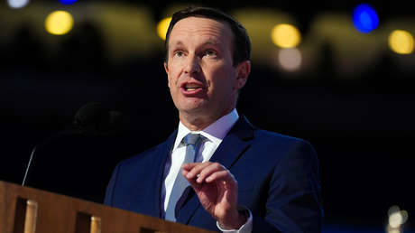 Senador estadounidense: La historia dice que la "arrogancia de EE.UU." en Oriente Medio es errónea