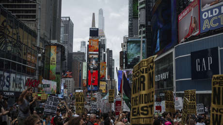 "Trump es un criminal de guerra": Protestas antiguerra estallan en EE.UU. tras el ataque contra Irán