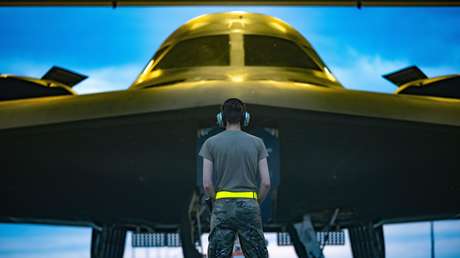 La historia del ingeniero que trabajó en el diseño del B-2 y acabó preso por filtrar sus secretos