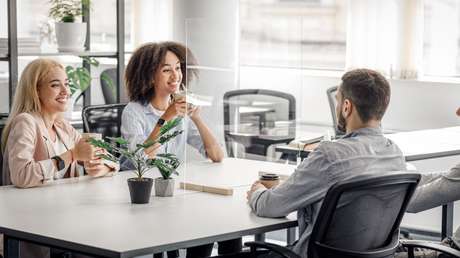 Empresas al límite: tienen que enseñar a la generación Z reglas básicas de higiene y comportamiento