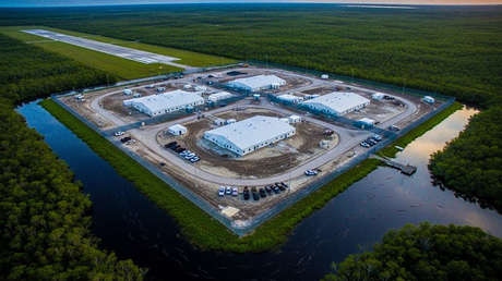 Trump inaugura la nueva cárcel para migrantes 'Alligator Alcatraz'
