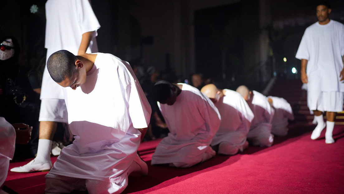 El polémico desfile en París que enfrenta a un diseñador con Bukele