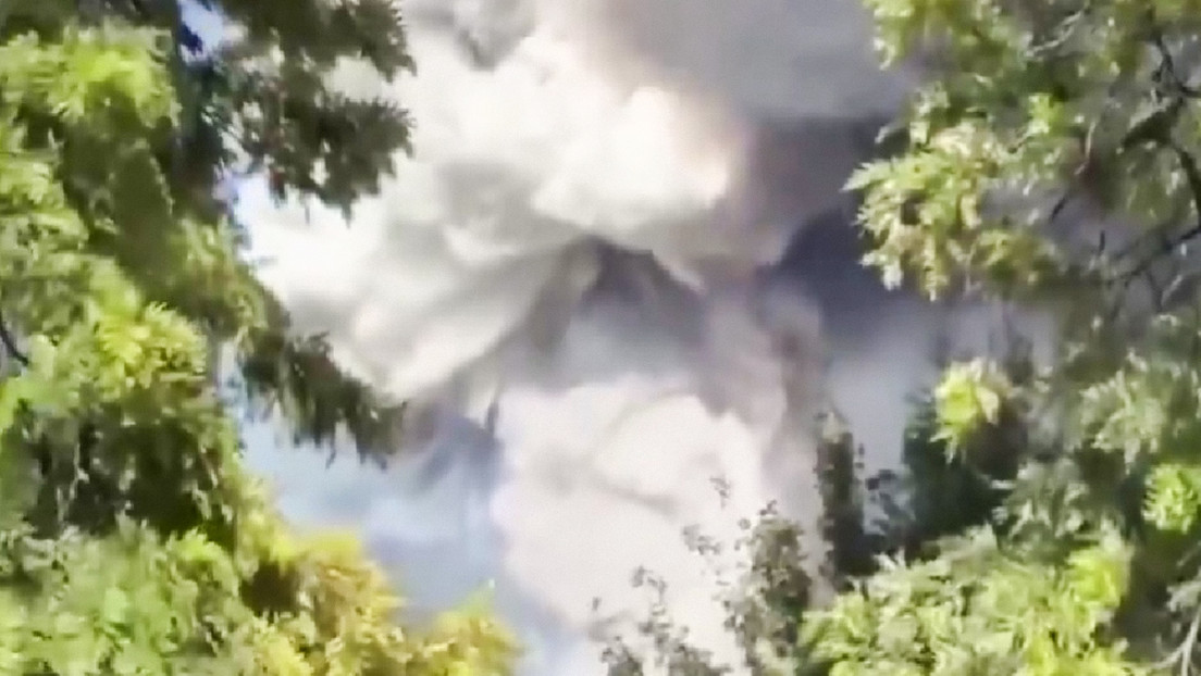 VIDEOS: Fuerte explosión en un almacén de pirotecnia desata incendio en EE.UU.