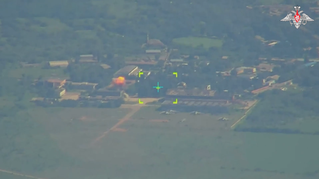 VIDEO: Drones rusos eliminan un cuartel de mercenarios extranjeros a las orillas del Dniéper