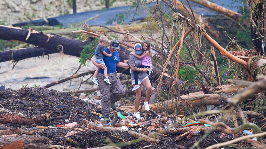 Mortales inundaciones arrasan el estado de Texas (VIDEOS)