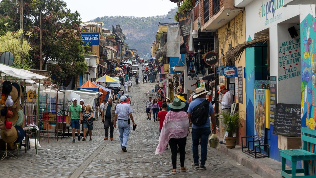 ¿Desarrollo o expoliación? El doble filo del turismo que 'corta' a Latinoamérica