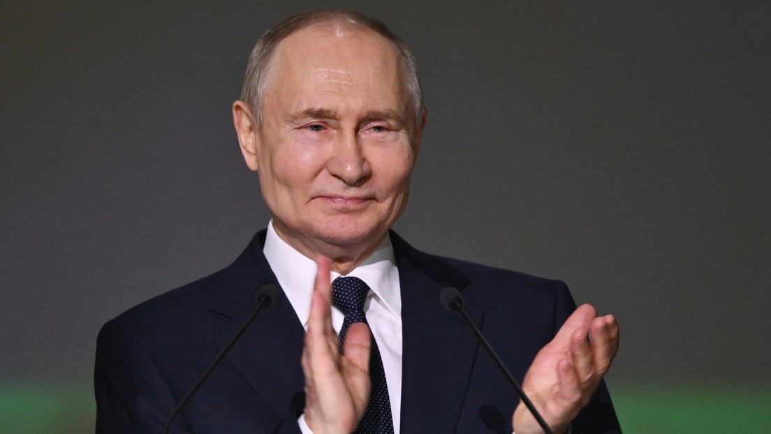 "Nos echa mucha mierda": Trump se declara "descontento" con Putin