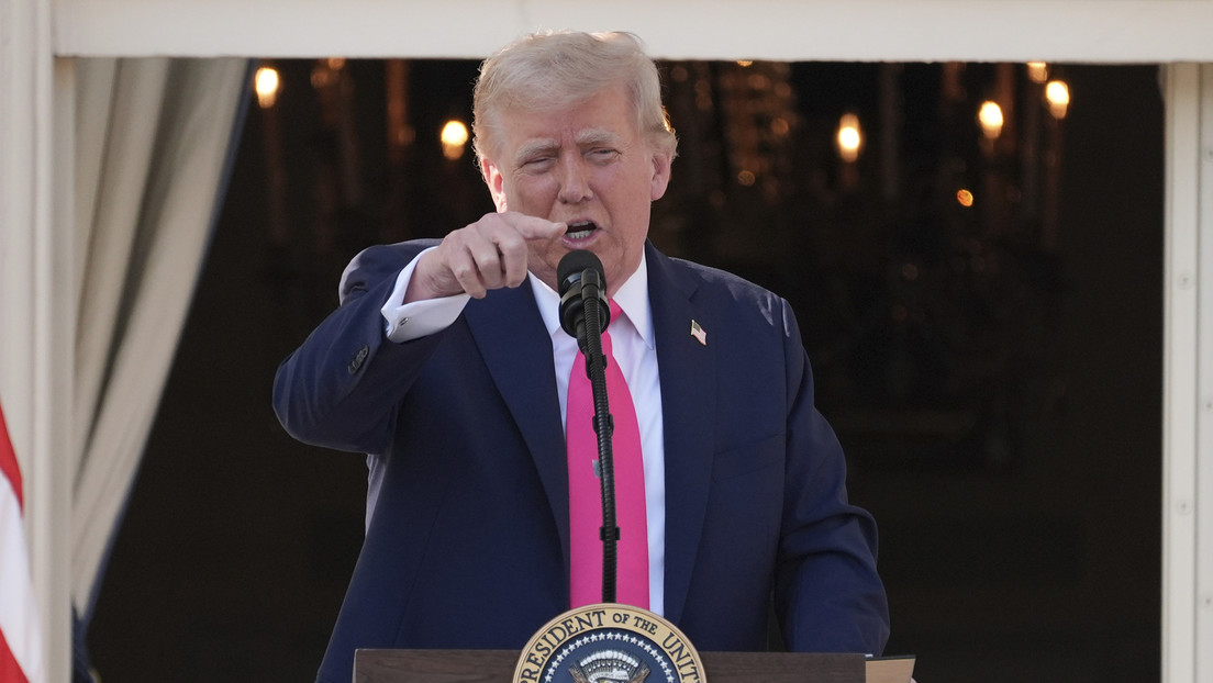 Trump afirma que no sabe quién autorizó la suspensión de ayuda a Ucrania