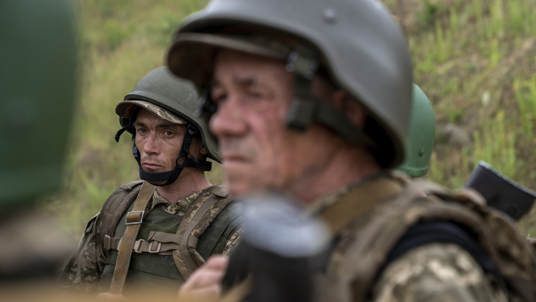 "Sin infantería": masiva deserción lleva al Ejército de Ucrania a una "catástrofe"