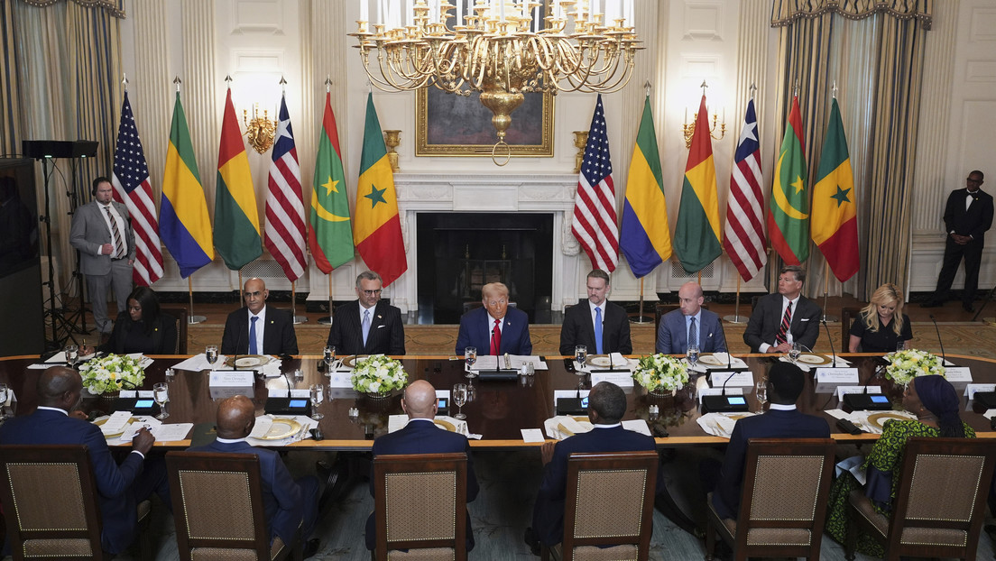 "Solo dígame su nombre y país y ya está" : Trump se molesta con discursos e interrumpe a un líder africano