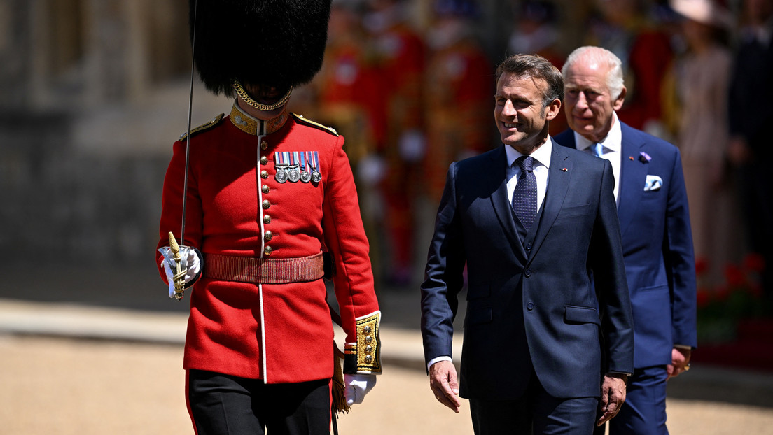 Nuevo lapsus de Macron: rompe el protocolo real frente al rey Carlos III