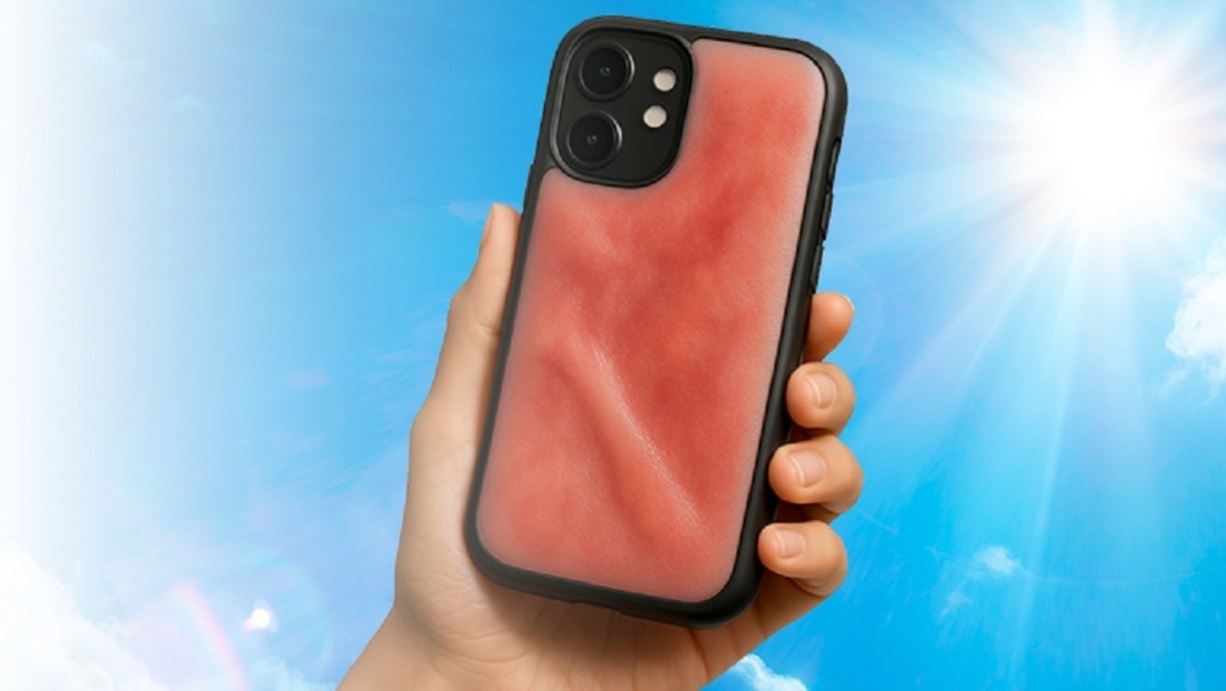 Esta grotesca funda para teléfono imita la piel humana e incluso se quema con el sol (FOTOS)