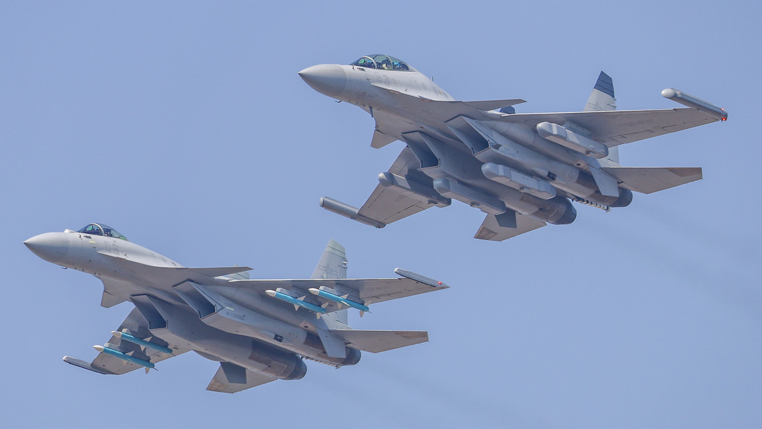 Cazas chinos escoltan aviones de reconocimiento de un aliado de EE.UU.