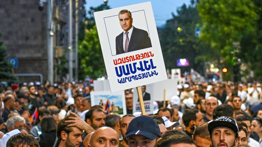 Empresario perseguido en Armenia anuncia desde prisión la creación de un nuevo partido