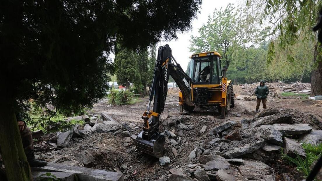 Exhuman en Ucrania cuerpos de héroes antifascistas soviéticos y ofrecen canjearlos por restos recientes de soldados